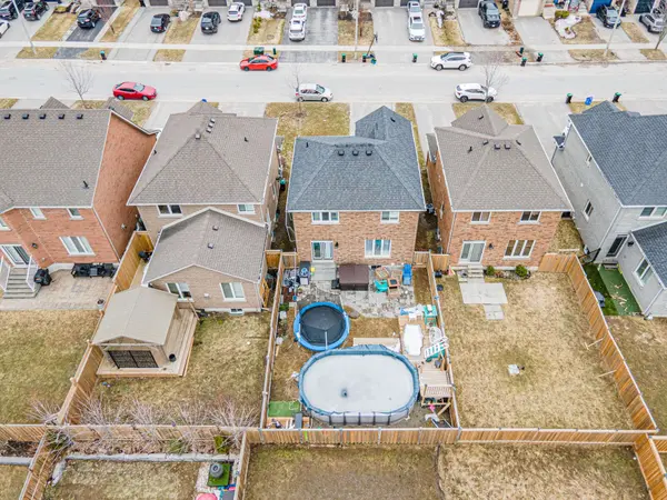 82 Nathan CRES, Barrie, ON L4N 0S4