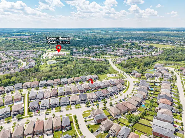 20 Manor Forest RD, East Gwillimbury, ON L0G 1M0