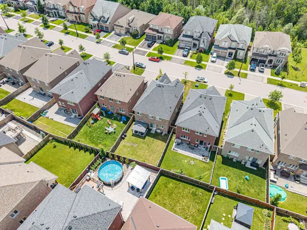 20 Manor Forest RD, East Gwillimbury, ON L0G 1M0