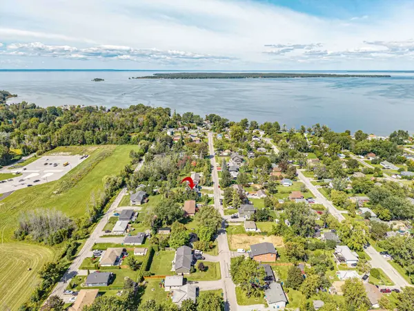 36 Blue Jay BLVD, Georgina, ON L0E 1N0