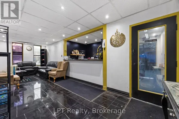 7 Harlech CT #2, Markham, ON L3T6L5