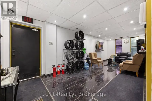 7 Harlech CT #2, Markham, ON L3T6L5