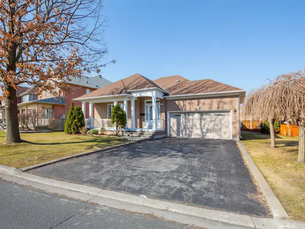 194 Russell Jarvis Dr, Markham, ON L3S 4E9
