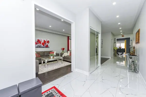 7 Chapparal DR, Brampton, ON L6R 3C5