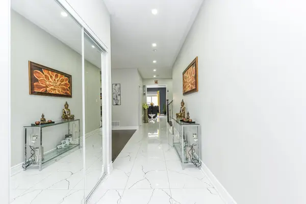7 Chapparal DR, Brampton, ON L6R 3C5