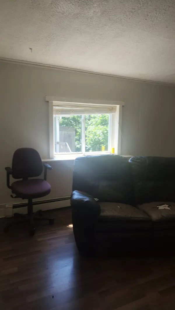 42 Riverside DR, Welland, ON L3C 5E2