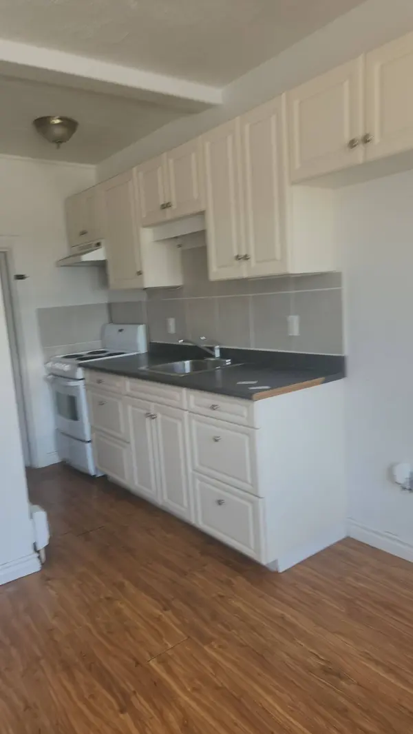 42 Riverside DR, Welland, ON L3C 5E2