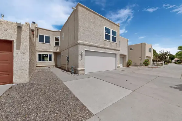 5416 Overlook DR NE, Albuquerque, NM 87111