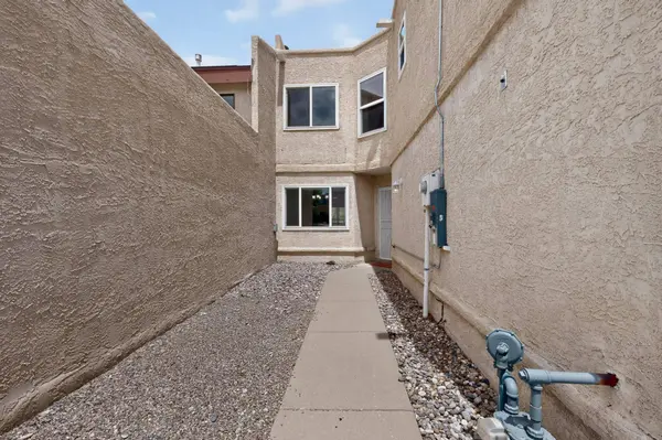 5416 Overlook DR NE, Albuquerque, NM 87111