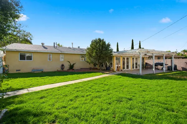 2812 Cardenas DR NE, Albuquerque, NM 87110