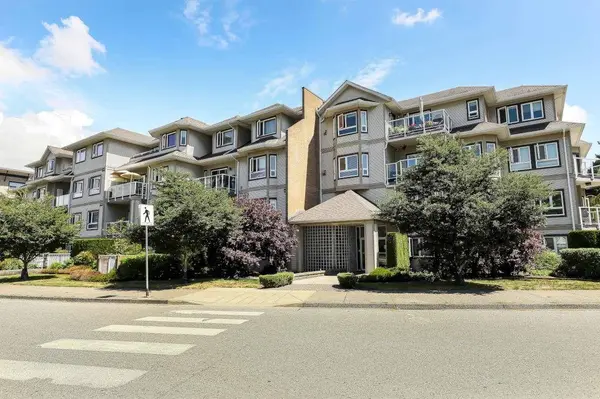 8142 120a ST #111, Surrey, BC V3W 0N1
