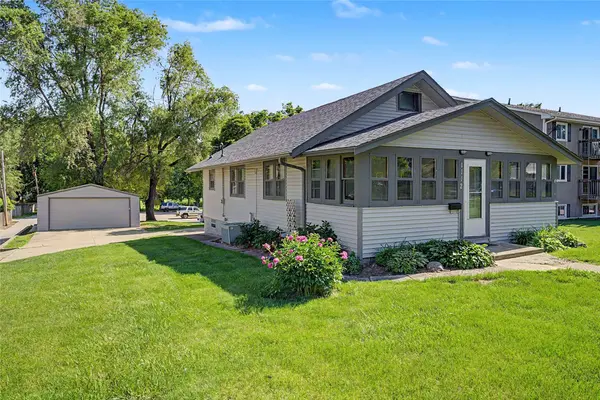 1112 Vine Street, West Des Moines, IA 50265