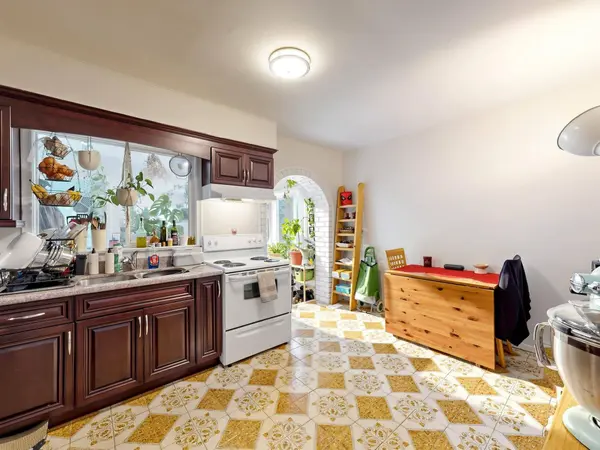 303 Oakwood AVE, Toronto C03, ON M6E 2V3