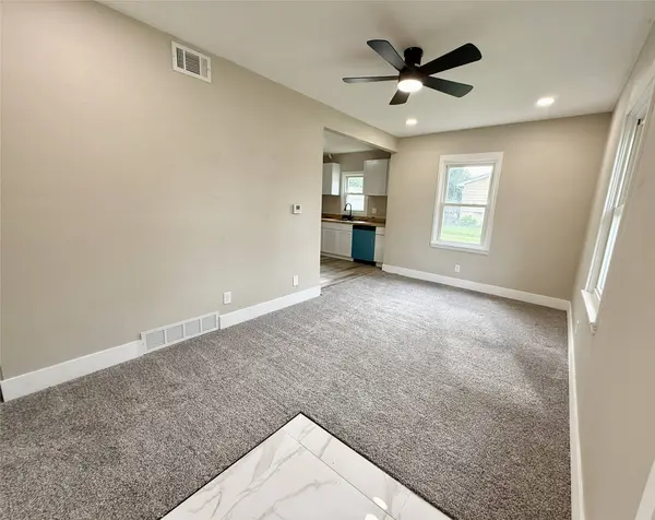 3001 Cleveland Avenue, Des Moines, IA 50317
