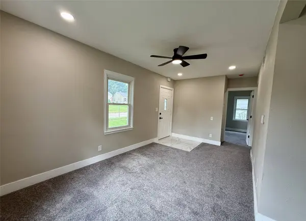 3001 Cleveland Avenue, Des Moines, IA 50317