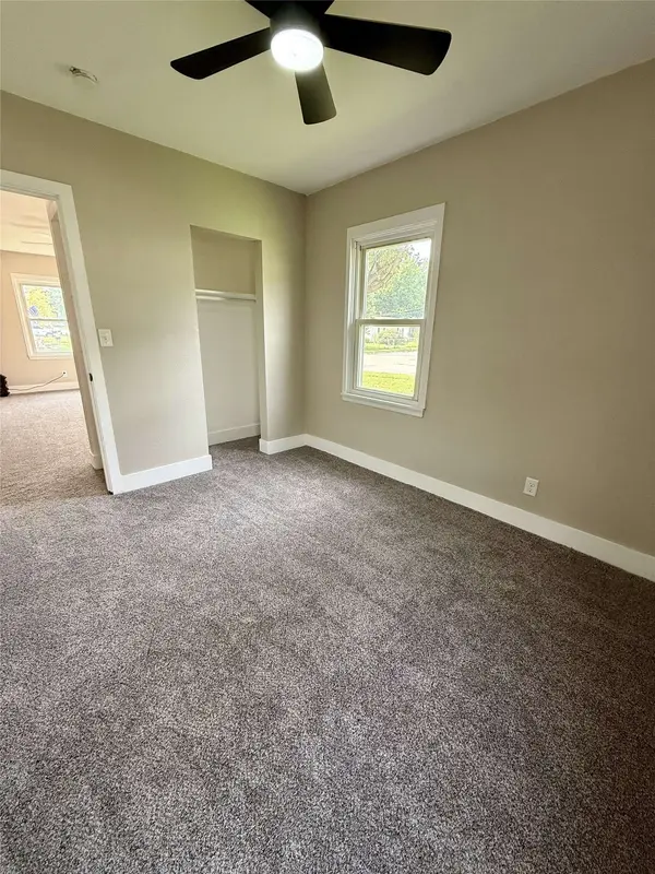 3001 Cleveland Avenue, Des Moines, IA 50317