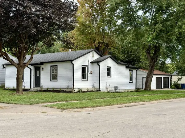 3001 Cleveland Avenue, Des Moines, IA 50317