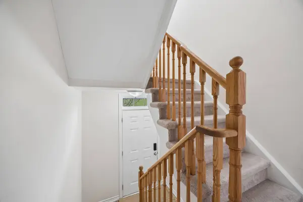 495 Mearns AVE, Clarington, ON L1C 5M5