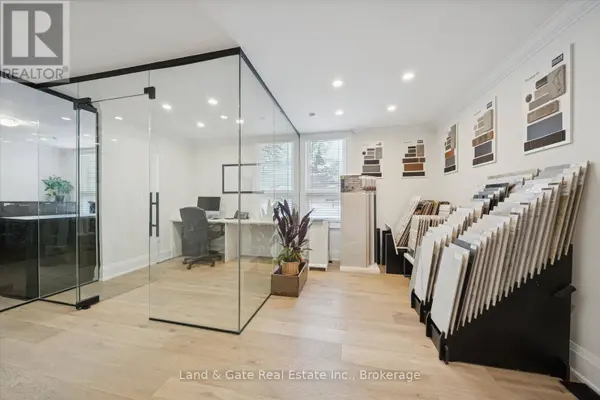 20 ELGIN STREET E, Oshawa (o'neill), ON L1G1S8