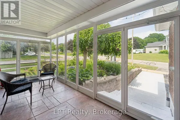 1 MAYFIELD CRESCENT, Whitby (pringle Creek), ON L1N8P3