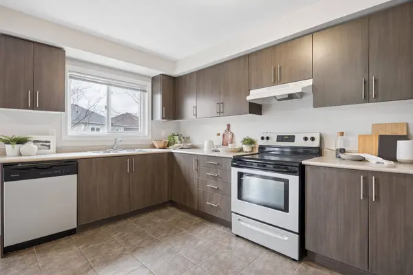 14 Katerson LN, Clarington, ON L1E 0E9