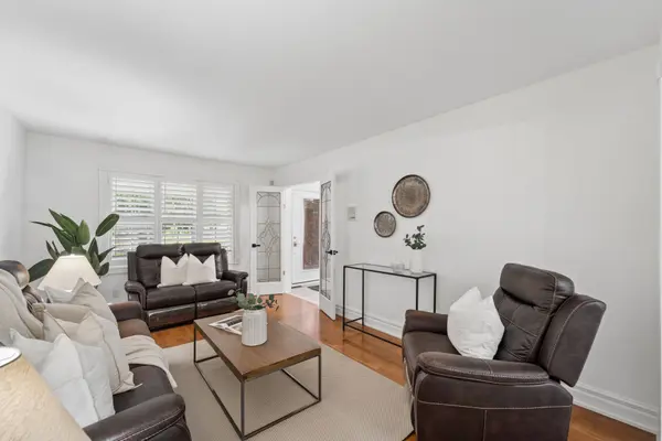 1 Mayfield CRES, Whitby, ON L1N 8P3