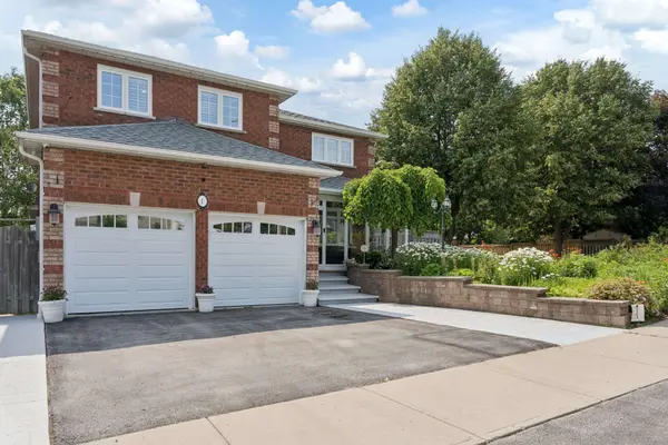 1 Mayfield CRES, Whitby, ON L1N 8P3