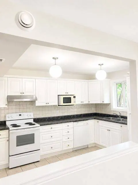 208 Centre ST S #201, Oshawa, ON L1H 4A9
