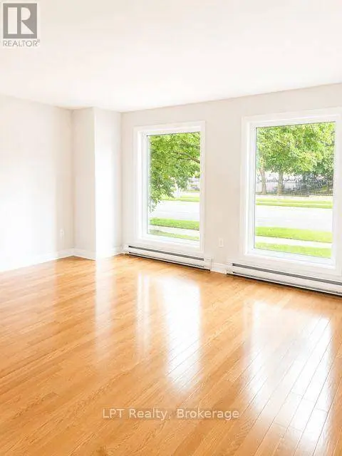 208 Centre ST South #201, Oshawa (central), ON L1H4A9