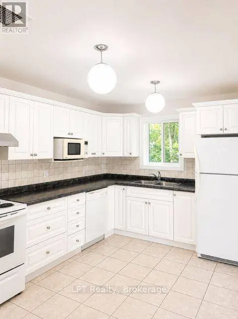 208 Centre ST South #201, Oshawa (central), ON L1H4A9
