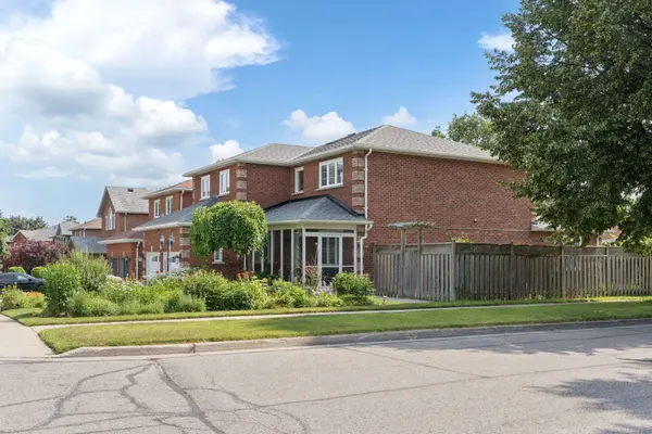 1 Mayfield CRES, Whitby, ON L1N 8P3