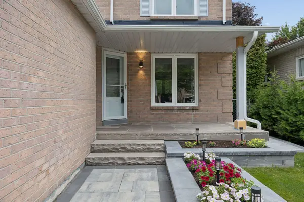 178 Sandringham DR, Clarington, ON L1E 2A5