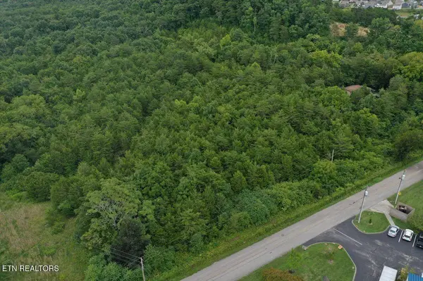 220 Milldale Rd, Dandridge, TN 37725