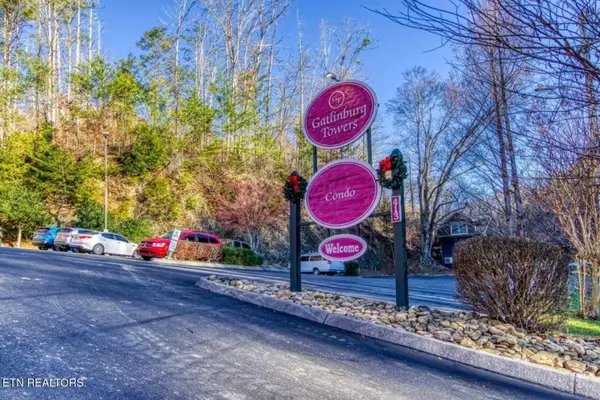 413 Baskins Creek Rd #UNIT 301, Gatlinburg, TN 37738