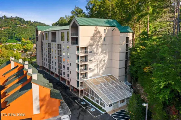 413 Baskins Creek Rd #407, Gatlinburg, TN 37738