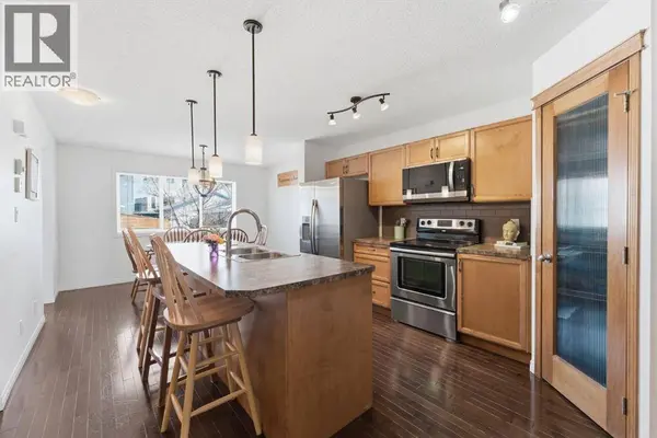 14 Reunion Grove, Airdrie, AB T4B0Z7