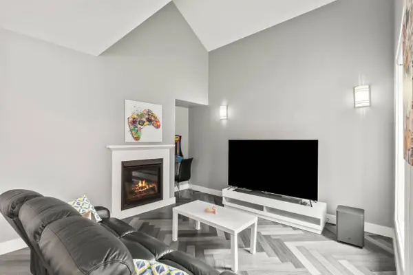 111 Bayview AVE, Georgina, ON L4P 3Z3
