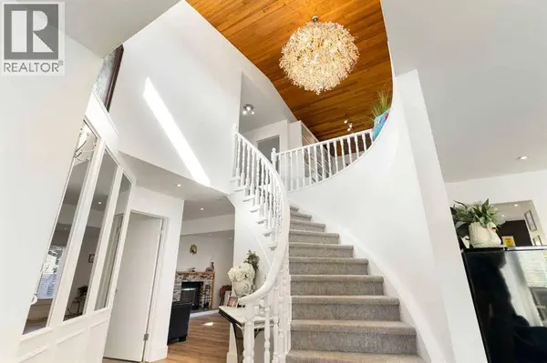 127 Edgewood Drive NW, Calgary, AB T3A2T3