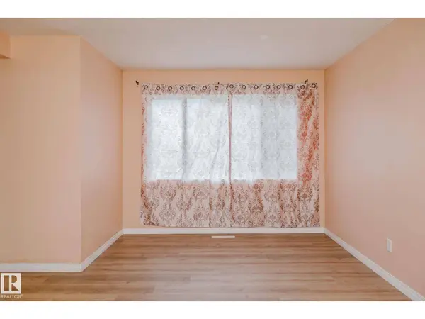 196 ROSELAND VG NW, Edmonton, AB T5E5R6