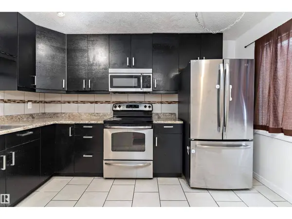 196 ROSELAND VG NW, Edmonton, AB T5E5R6