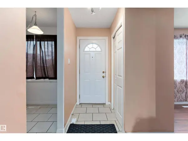 196 ROSELAND VG NW, Edmonton, AB T5E5R6