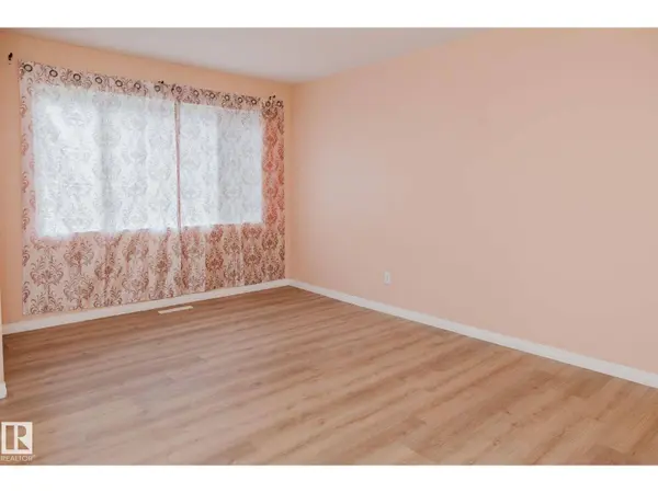 196 ROSELAND VG NW, Edmonton, AB T5E5R6
