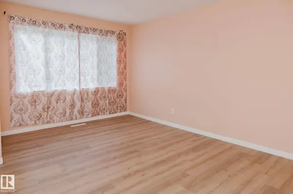 196 ROSELAND VG NW, Edmonton, AB T5E 5R6