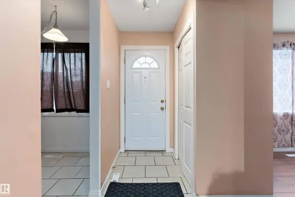 196 ROSELAND VG NW, Edmonton, AB T5E 5R6
