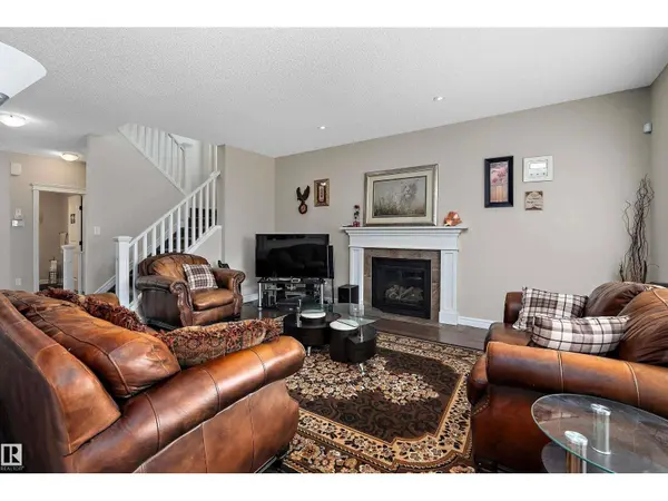 12207 172 AV NW, Edmonton, AB T5X0H3