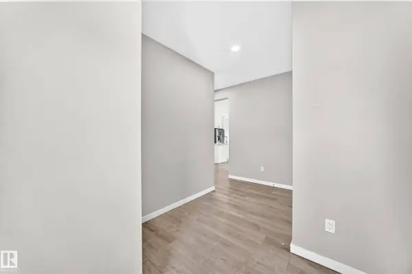 7056 182 AV NW, Edmonton, AB T5Z 0V7