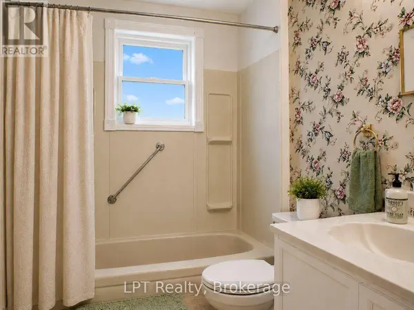 256 FAREWELL STREET, Oshawa (donevan), ON L1H6L9