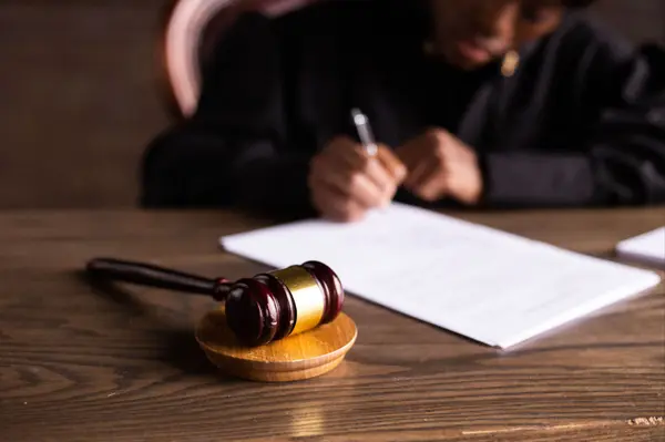 How Your Home Is Titled: Avoiding Probate in California,Winona McCullum