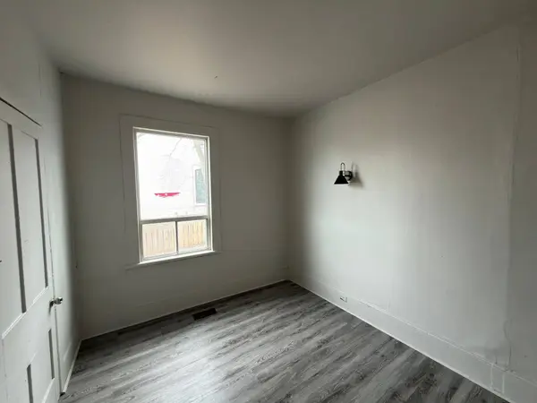 37 Elizabeth ST N, Brampton, ON L6X 1S3