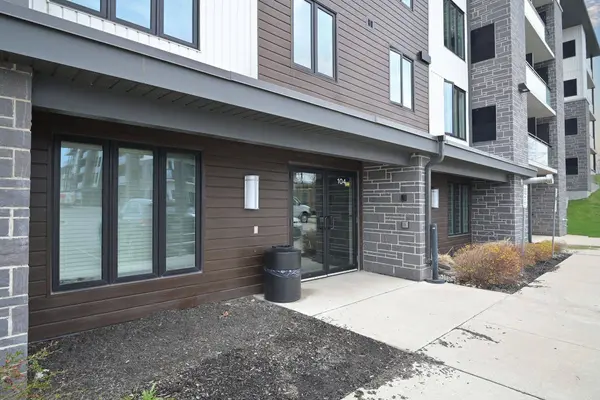 104 Summit Ridge DR #302, Guelph, ON N1E 0P8